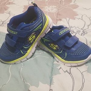 Infant skechers shoes sz 6